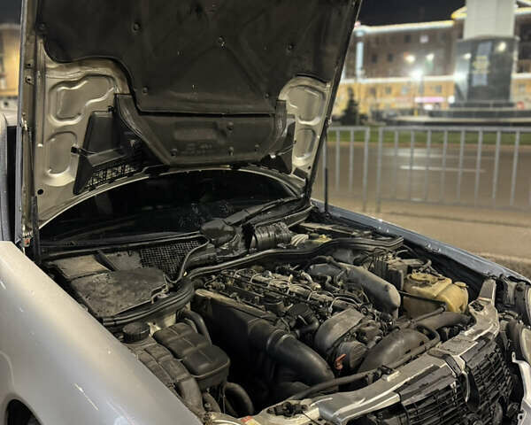 Серый Мерседес Е-Класс, объемом двигателя 3.2 л и пробегом 361 тыс. км за 5000 $, фото 13 на Automoto.ua