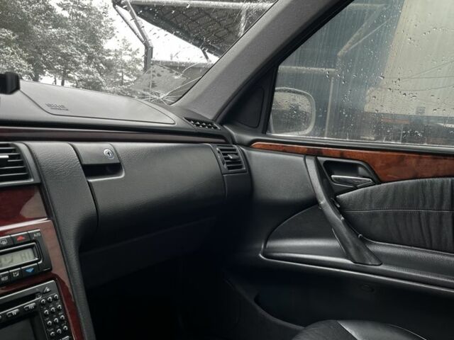 Серый Мерседес Е-Класс, объемом двигателя 2.7 л и пробегом 352 тыс. км за 3200 $, фото 10 на Automoto.ua