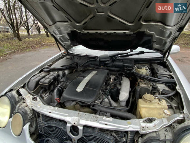 Серый Мерседес Е-Класс, объемом двигателя 3.2 л и пробегом 400 тыс. км за 2500 $, фото 21 на Automoto.ua