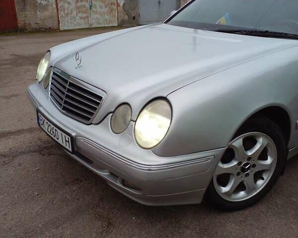 Серый Мерседес Е-Класс, объемом двигателя 2.7 л и пробегом 368 тыс. км за 3900 $, фото 2 на Automoto.ua