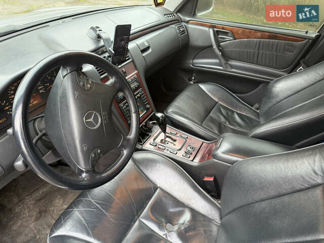 Мерседес Е-Класс 2001 в Владимирце на Automoto.ua Серый Мерседес Е-Класс, объемом двигателя 2.7 л и пробегом 352 тыс. км за 2800 $, фото 6 на Automoto.ua