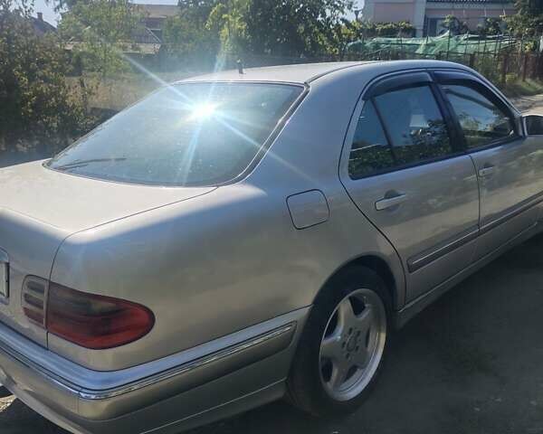 Серый Мерседес Е-Класс, объемом двигателя 2.69 л и пробегом 450 тыс. км за 5200 $, фото 1 на Automoto.ua