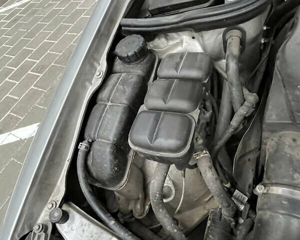 Серый Мерседес Е-Класс, объемом двигателя 2.69 л и пробегом 353 тыс. км за 3750 $, фото 37 на Automoto.ua