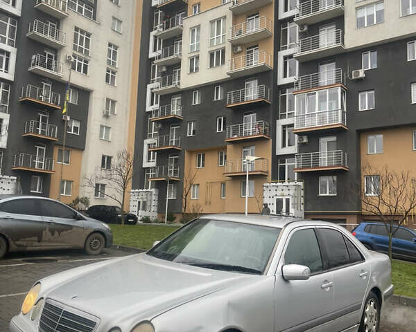 Серый Мерседес Е-Класс, объемом двигателя 2.6 л и пробегом 320 тыс. км за 1950 $, фото 10 на Automoto.ua