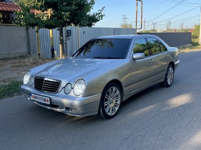 Сірий Мерседес Е-Клас, об'ємом двигуна 2 л та пробігом 362 тис. км за 4500 $, фото 2 на Automoto.ua
