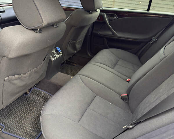 Серый Мерседес Е-Класс, объемом двигателя 2.8 л и пробегом 350 тыс. км за 4300 $, фото 9 на Automoto.ua