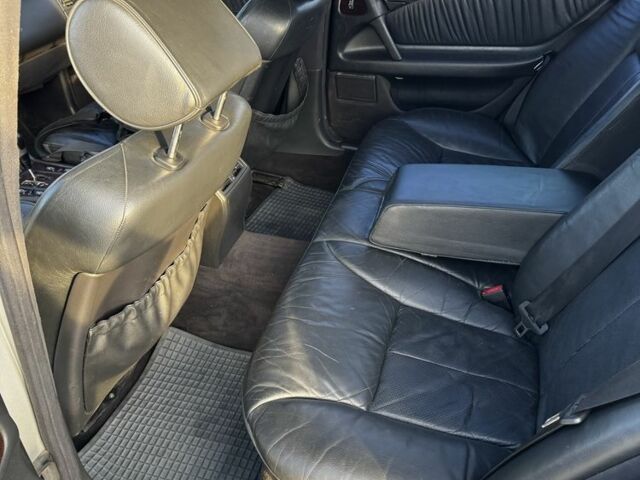 Серый Мерседес Е-Класс, объемом двигателя 2.2 л и пробегом 450 тыс. км за 4200 $, фото 7 на Automoto.ua