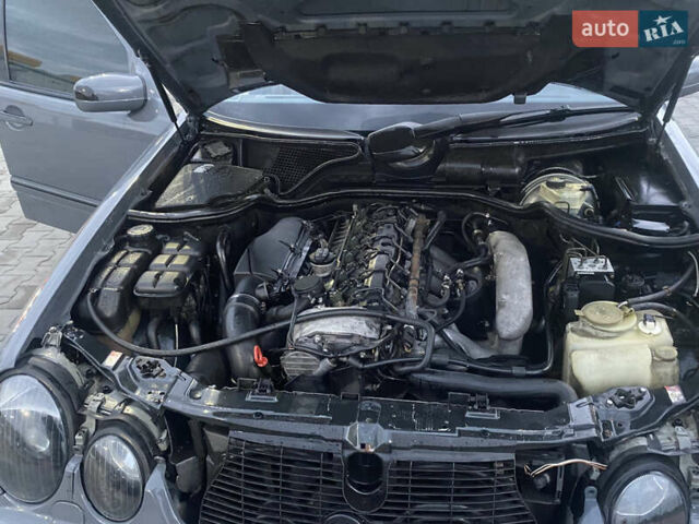 Сірий Мерседес Е-Клас, об'ємом двигуна 3.2 л та пробігом 380 тис. км за 4400 $, фото 13 на Automoto.ua