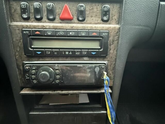 Серый Мерседес Е-Класс, объемом двигателя 2.2 л и пробегом 360 тыс. км за 3500 $, фото 6 на Automoto.ua