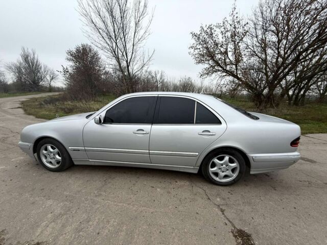 Серый Мерседес Е-Класс, объемом двигателя 2.2 л и пробегом 360 тыс. км за 3500 $, фото 5 на Automoto.ua