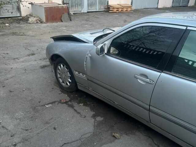 Сірий Мерседес Е-Клас, об'ємом двигуна 0 л та пробігом 400 тис. км за 2063 $, фото 2 на Automoto.ua
