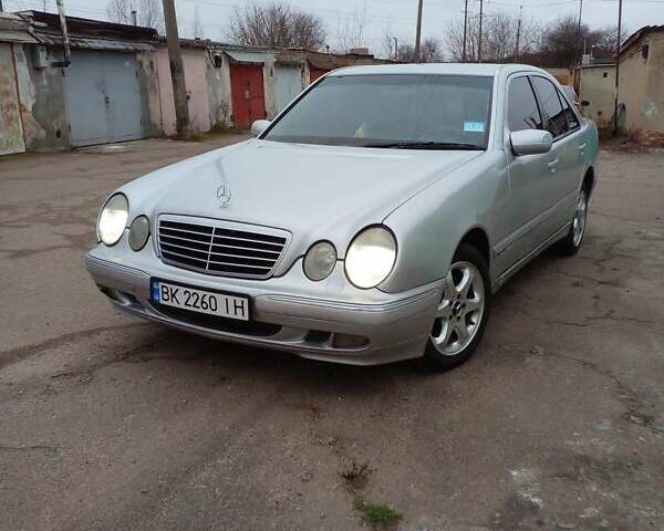 Серый Мерседес Е-Класс, объемом двигателя 2.7 л и пробегом 368 тыс. км за 3900 $, фото 1 на Automoto.ua