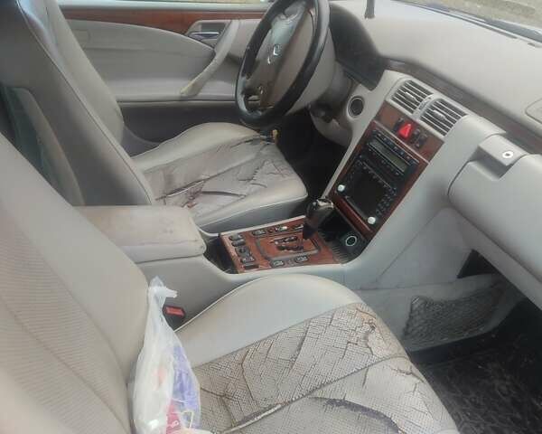 Серый Мерседес Е-Класс, объемом двигателя 2.69 л и пробегом 300 тыс. км за 2500 $, фото 8 на Automoto.ua