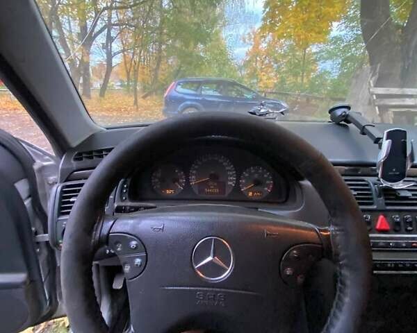 Мерседес Е-Класс 2001 в Шостке на Automoto.ua Серый Мерседес Е-Класс, объемом двигателя 4.3 л и пробегом 530 тыс. км за 4000 $, фото 4 на Automoto.ua