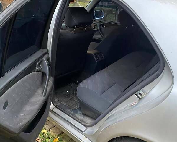 Мерседес Е-Класс 2001 в Шостке на Automoto.ua Серый Мерседес Е-Класс, объемом двигателя 4.3 л и пробегом 530 тыс. км за 4000 $, фото 6 на Automoto.ua