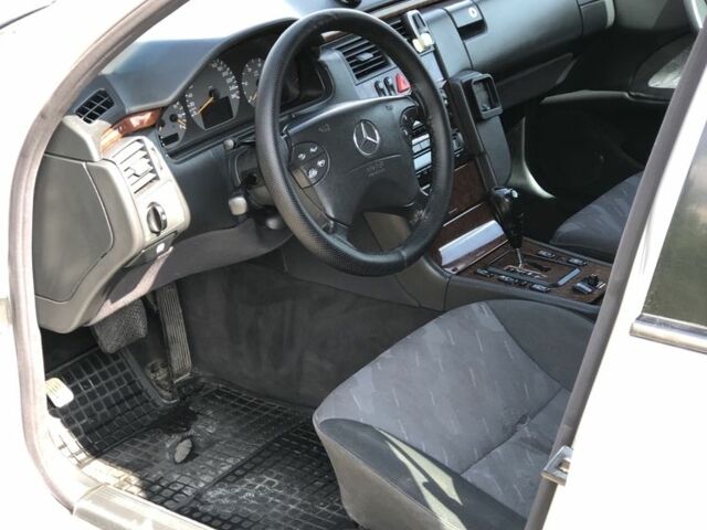 Серый Мерседес Е-Класс, объемом двигателя 2.7 л и пробегом 484 тыс. км за 3500 $, фото 6 на Automoto.ua