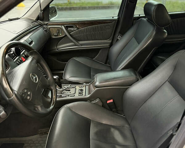 Серый Мерседес Е-Класс, объемом двигателя 4.3 л и пробегом 406 тыс. км за 4500 $, фото 10 на Automoto.ua