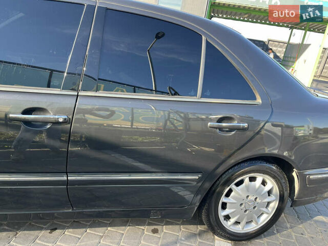 Мерседес Е-Класс 2001 в Каменце-Подольском на Automoto.ua Серый Мерседес Е-Класс, объемом двигателя 3.22 л и пробегом 380 тыс. км за 5799 $, фото 22 на Automoto.ua