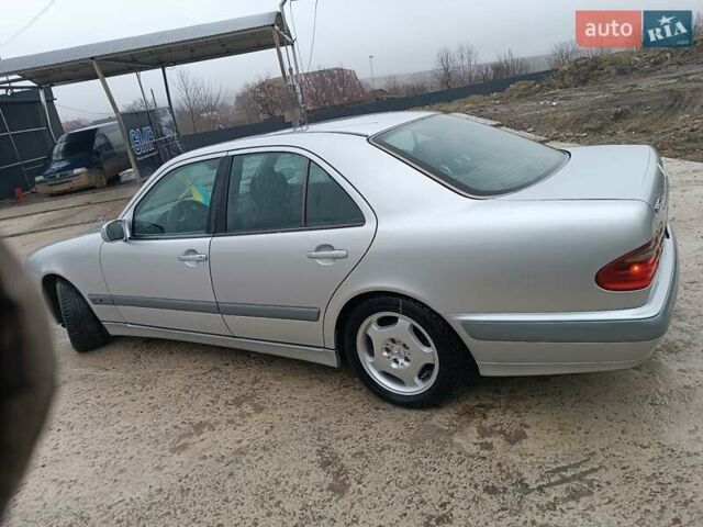 Сірий Мерседес Е-Клас, об'ємом двигуна 2.2 л та пробігом 300 тис. км за 4700 $, фото 3 на Automoto.ua