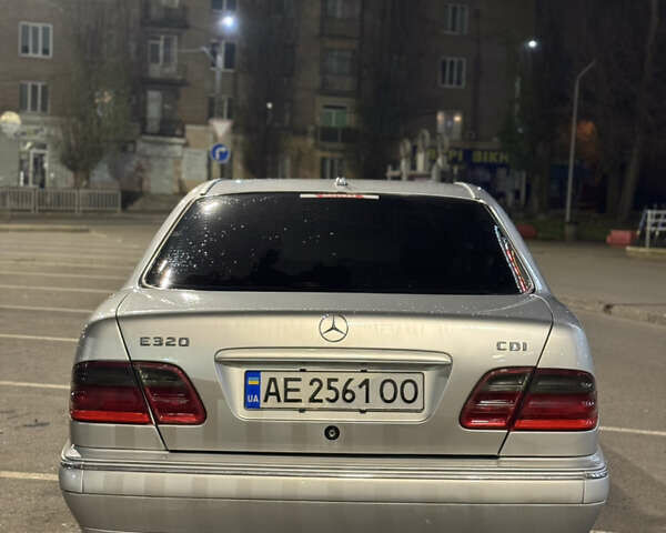 Серый Мерседес Е-Класс, объемом двигателя 3.2 л и пробегом 361 тыс. км за 5000 $, фото 4 на Automoto.ua