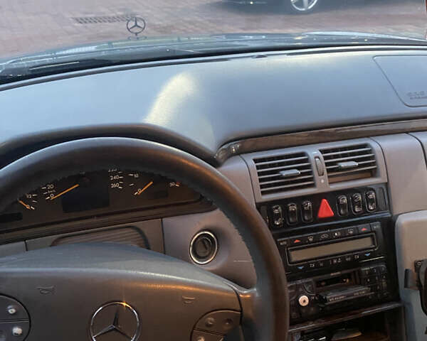 Сірий Мерседес Е-Клас, об'ємом двигуна 3.2 л та пробігом 380 тис. км за 4400 $, фото 11 на Automoto.ua