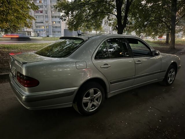 Серый Мерседес Е-Класс, объемом двигателя 3.2 л и пробегом 300 тыс. км за 4500 $, фото 2 на Automoto.ua