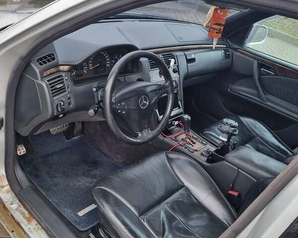 Сірий Мерседес Е-Клас, об'ємом двигуна 2.7 л та пробігом 367 тис. км за 2700 $, фото 50 на Automoto.ua