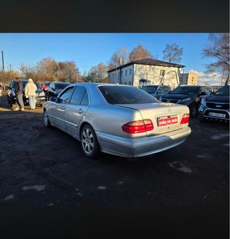 Серый Мерседес Е-Класс, объемом двигателя 4.2 л и пробегом 544 тыс. км за 3900 $, фото 4 на Automoto.ua