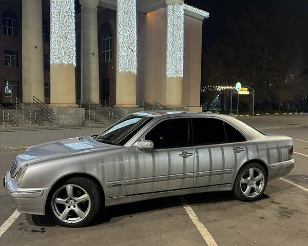 Серый Мерседес Е-Класс, объемом двигателя 3.2 л и пробегом 361 тыс. км за 5000 $, фото 1 на Automoto.ua