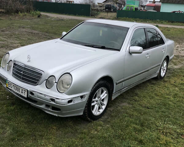 Сірий Мерседес Е-Клас, об'ємом двигуна 3.2 л та пробігом 300 тис. км за 2600 $, фото 1 на Automoto.ua