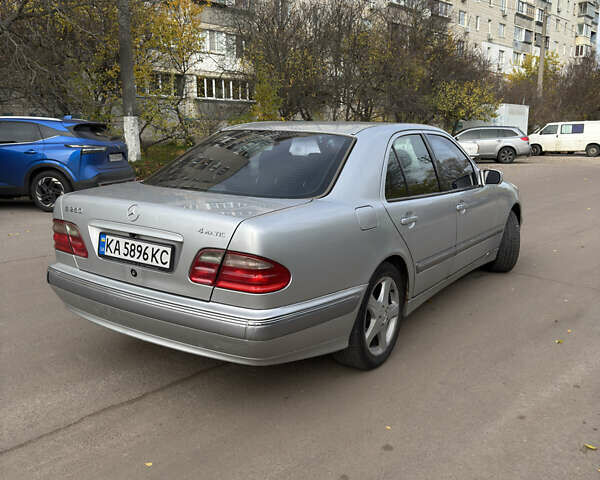 Серый Мерседес Е-Класс, объемом двигателя 2.8 л и пробегом 350 тыс. км за 4300 $, фото 2 на Automoto.ua