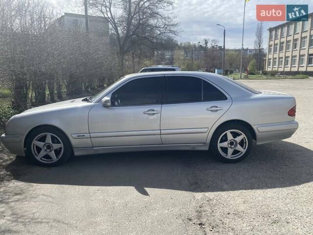 Серый Мерседес Е-Класс, объемом двигателя 2 л и пробегом 326 тыс. км за 3900 $, фото 3 на Automoto.ua