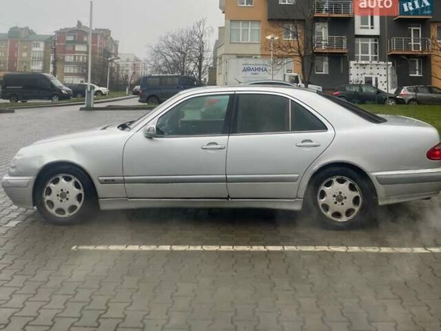 Серый Мерседес Е-Класс, объемом двигателя 2.6 л и пробегом 320 тыс. км за 1950 $, фото 1 на Automoto.ua