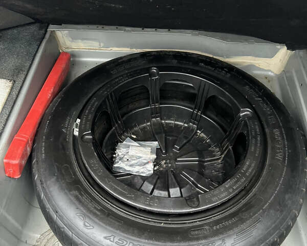 Серый Мерседес Е-Класс, объемом двигателя 3.2 л и пробегом 347 тыс. км за 4700 $, фото 15 на Automoto.ua