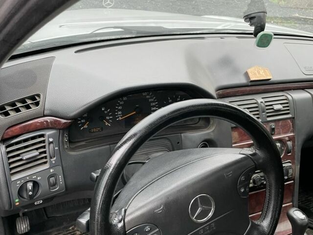 Сірий Мерседес Е-Клас, об'ємом двигуна 2.1 л та пробігом 480 тис. км за 2900 $, фото 5 на Automoto.ua