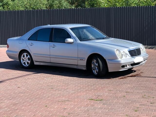 Серый Мерседес Е-Класс, объемом двигателя 2.7 л и пробегом 484 тыс. км за 3500 $, фото 5 на Automoto.ua