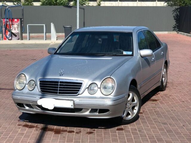 Серый Мерседес Е-Класс, объемом двигателя 2.7 л и пробегом 484 тыс. км за 3500 $, фото 1 на Automoto.ua