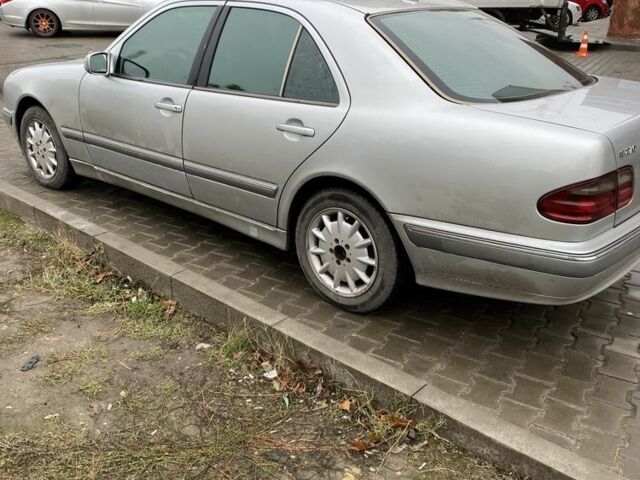 Серый Мерседес Е-Класс, объемом двигателя 2.7 л и пробегом 310 тыс. км за 4199 $, фото 2 на Automoto.ua