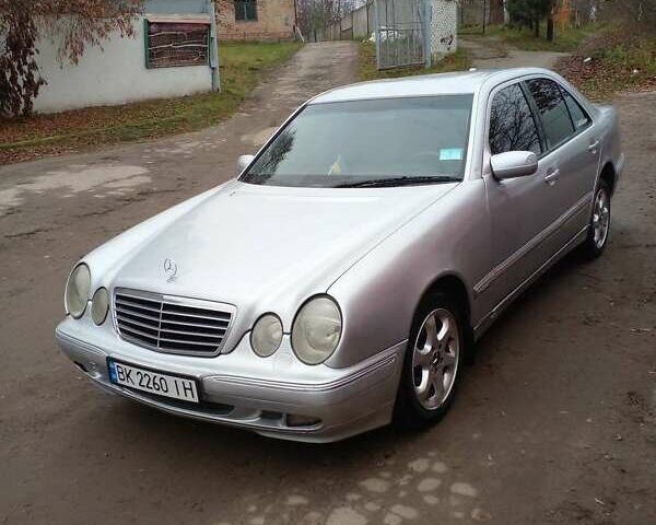 Серый Мерседес Е-Класс, объемом двигателя 2.7 л и пробегом 368 тыс. км за 3900 $, фото 10 на Automoto.ua