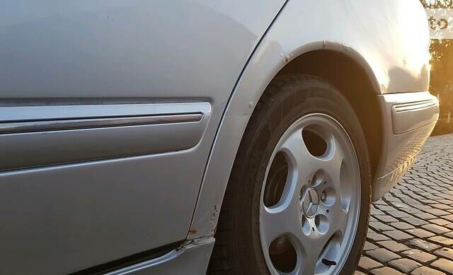 Сірий Мерседес Е-Клас, об'ємом двигуна 3.2 л та пробігом 368 тис. км за 5000 $, фото 18 на Automoto.ua