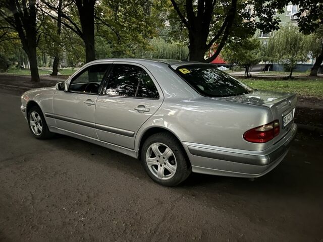 Серый Мерседес Е-Класс, объемом двигателя 3.2 л и пробегом 300 тыс. км за 4500 $, фото 3 на Automoto.ua