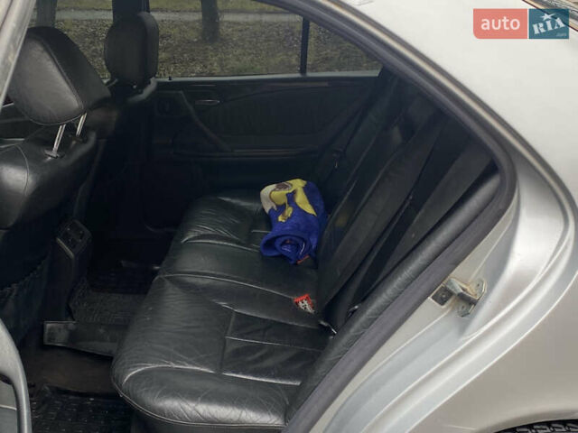 Серый Мерседес Е-Класс, объемом двигателя 3.2 л и пробегом 400 тыс. км за 2500 $, фото 12 на Automoto.ua