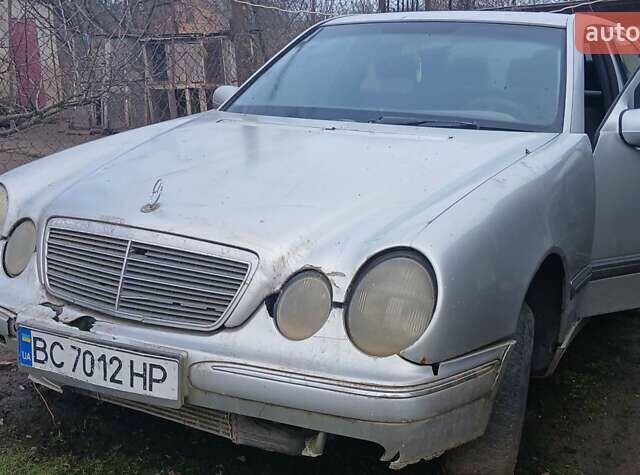 Серый Мерседес Е-Класс, объемом двигателя 2 л и пробегом 250 тыс. км за 2700 $, фото 1 на Automoto.ua