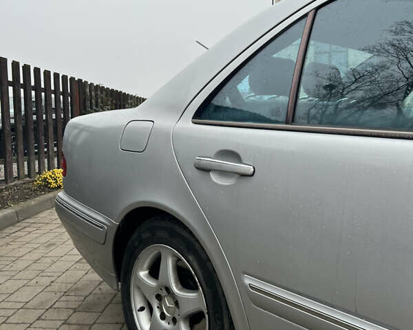 Серый Мерседес Е-Класс, объемом двигателя 3.2 л и пробегом 347 тыс. км за 4700 $, фото 7 на Automoto.ua