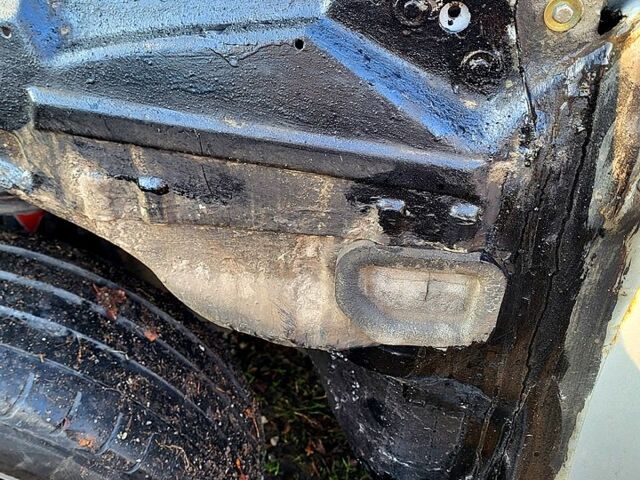 Серый Мерседес Е-Класс, объемом двигателя 3.2 л и пробегом 250 тыс. км за 3500 $, фото 4 на Automoto.ua