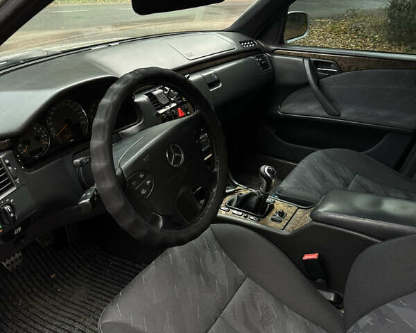 Мерседес Е-Класс 2001 в Виннице на Automoto.ua Серый Мерседес Е-Класс, объемом двигателя 2 л и пробегом 399 тыс. км за 4600 $, фото 11 на Automoto.ua