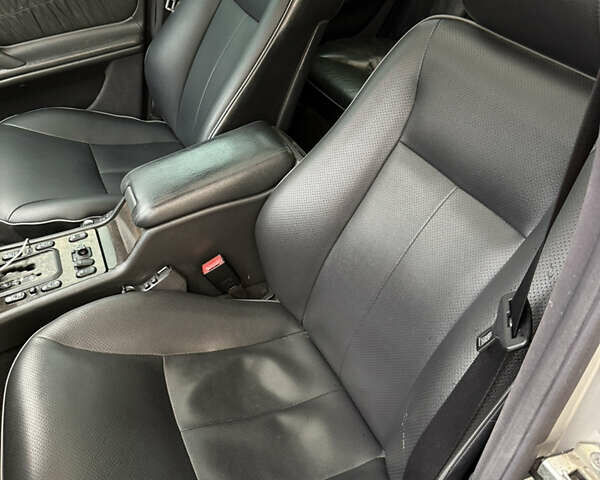 Серый Мерседес Е-Класс, объемом двигателя 4.3 л и пробегом 406 тыс. км за 4500 $, фото 9 на Automoto.ua