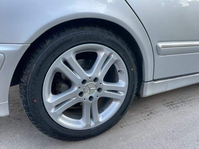 Сірий Мерседес Е-Клас, об'ємом двигуна 3.2 л та пробігом 363 тис. км за 6600 $, фото 23 на Automoto.ua