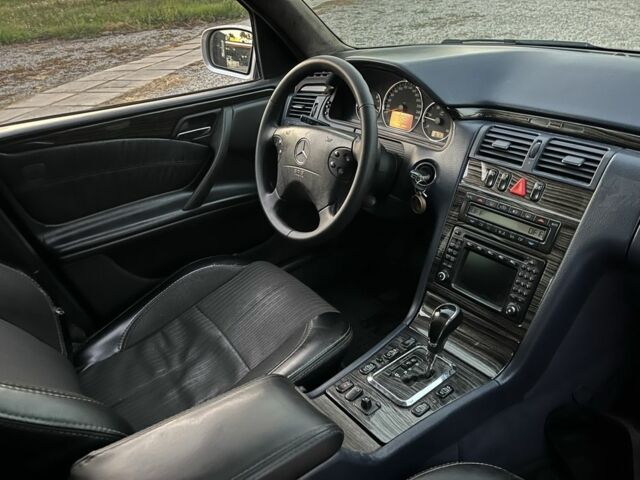 Серый Мерседес Е-Класс, объемом двигателя 3.2 л и пробегом 300 тыс. км за 5000 $, фото 4 на Automoto.ua