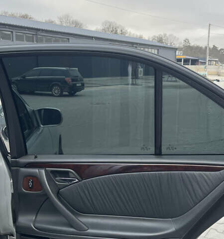 Серый Мерседес Е-Класс, объемом двигателя 3.2 л и пробегом 328 тыс. км за 6200 $, фото 23 на Automoto.ua